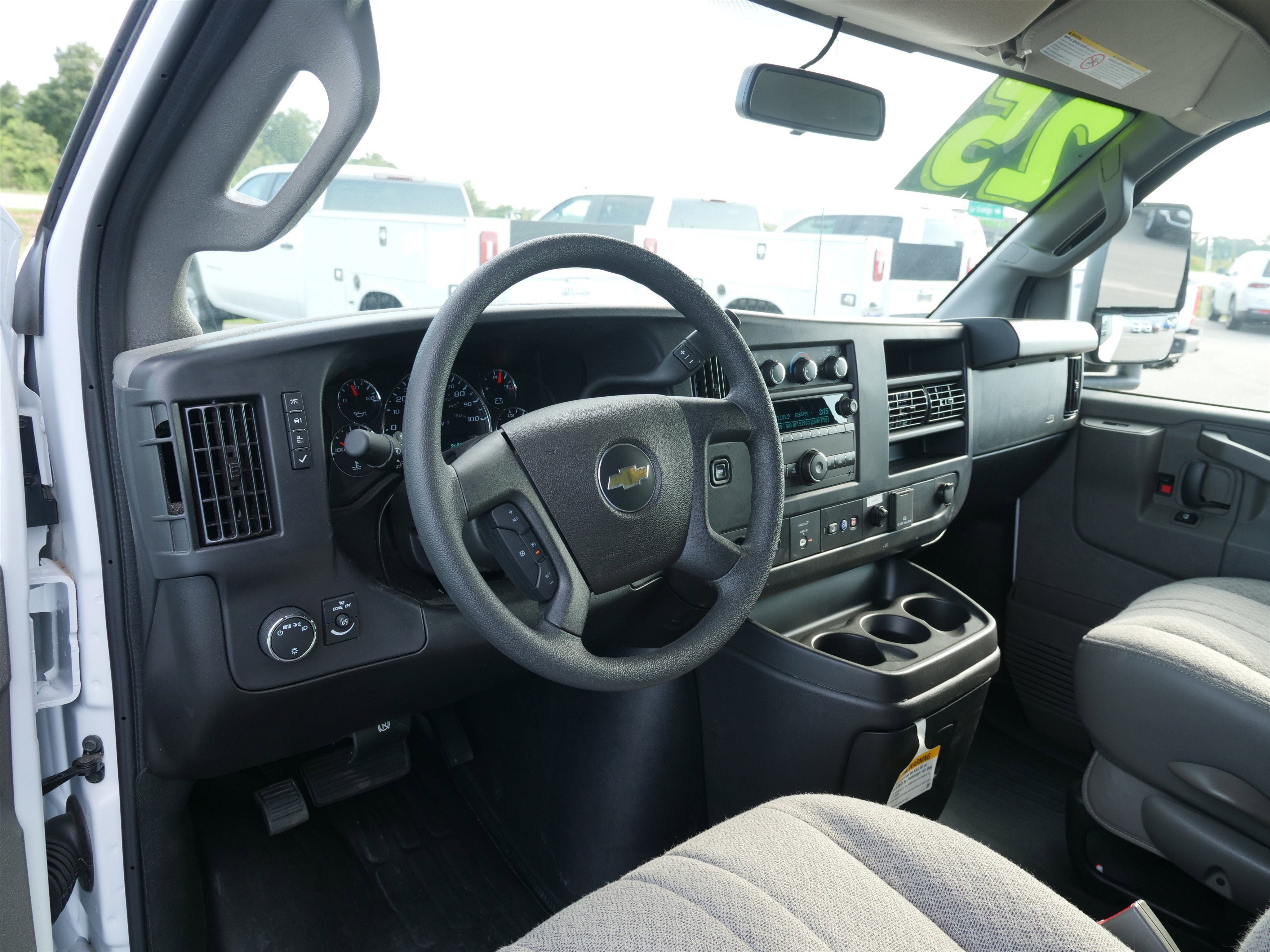 2025 Chevrolet Express Cutaway 3500 1WT