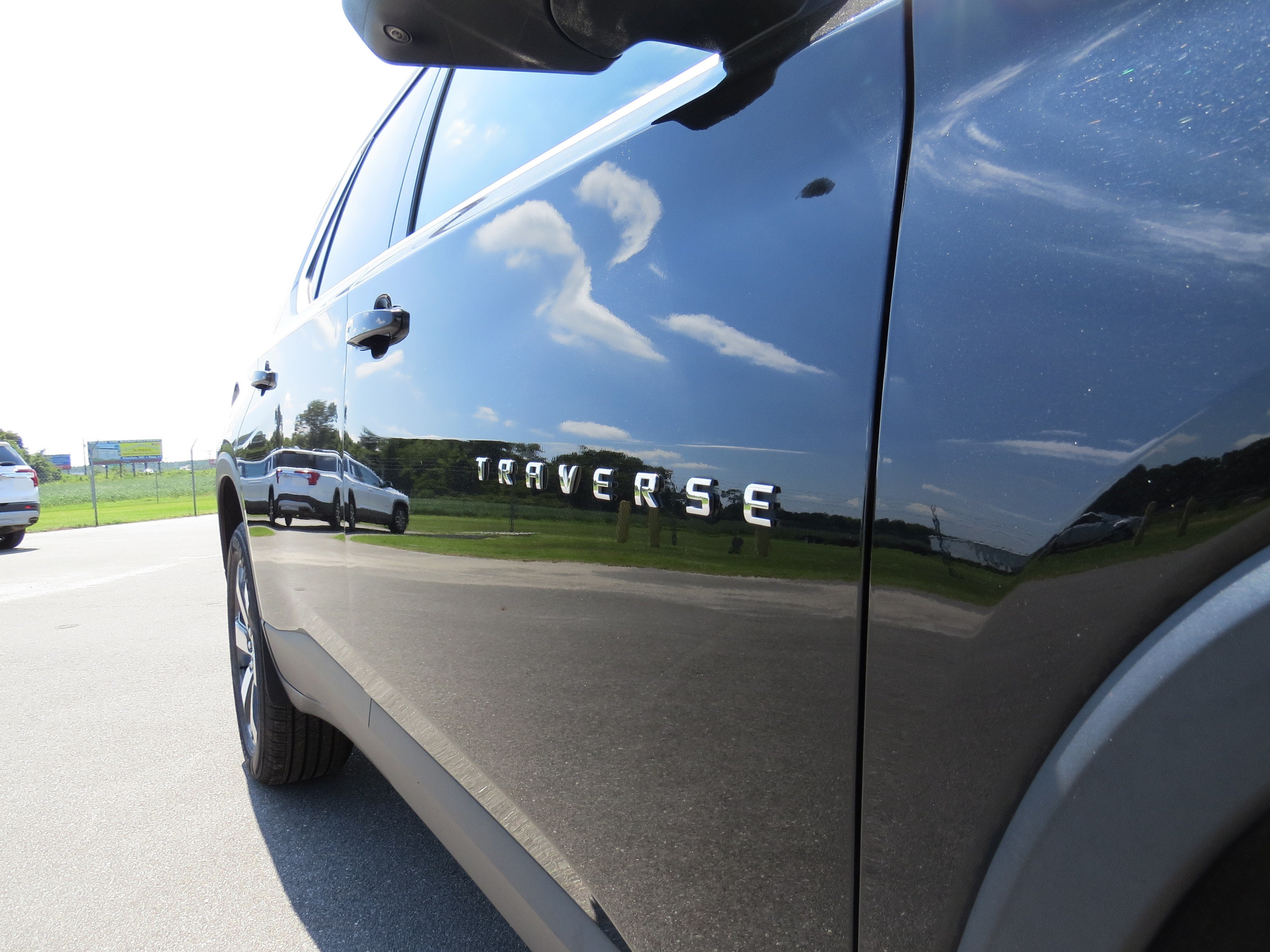 2023 Chevrolet Traverse LT Leather