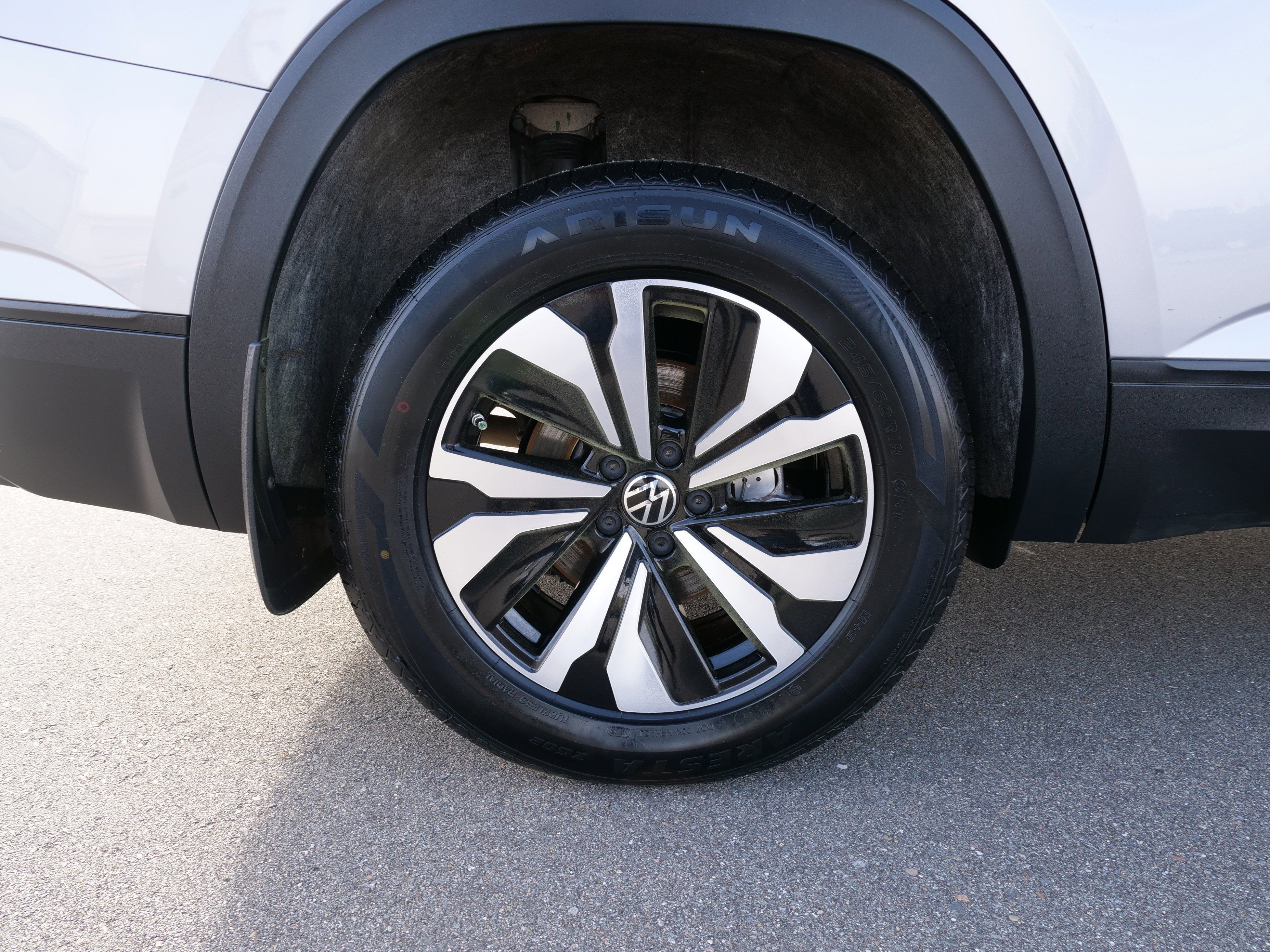 2024 Volkswagen Atlas 2.0T SE