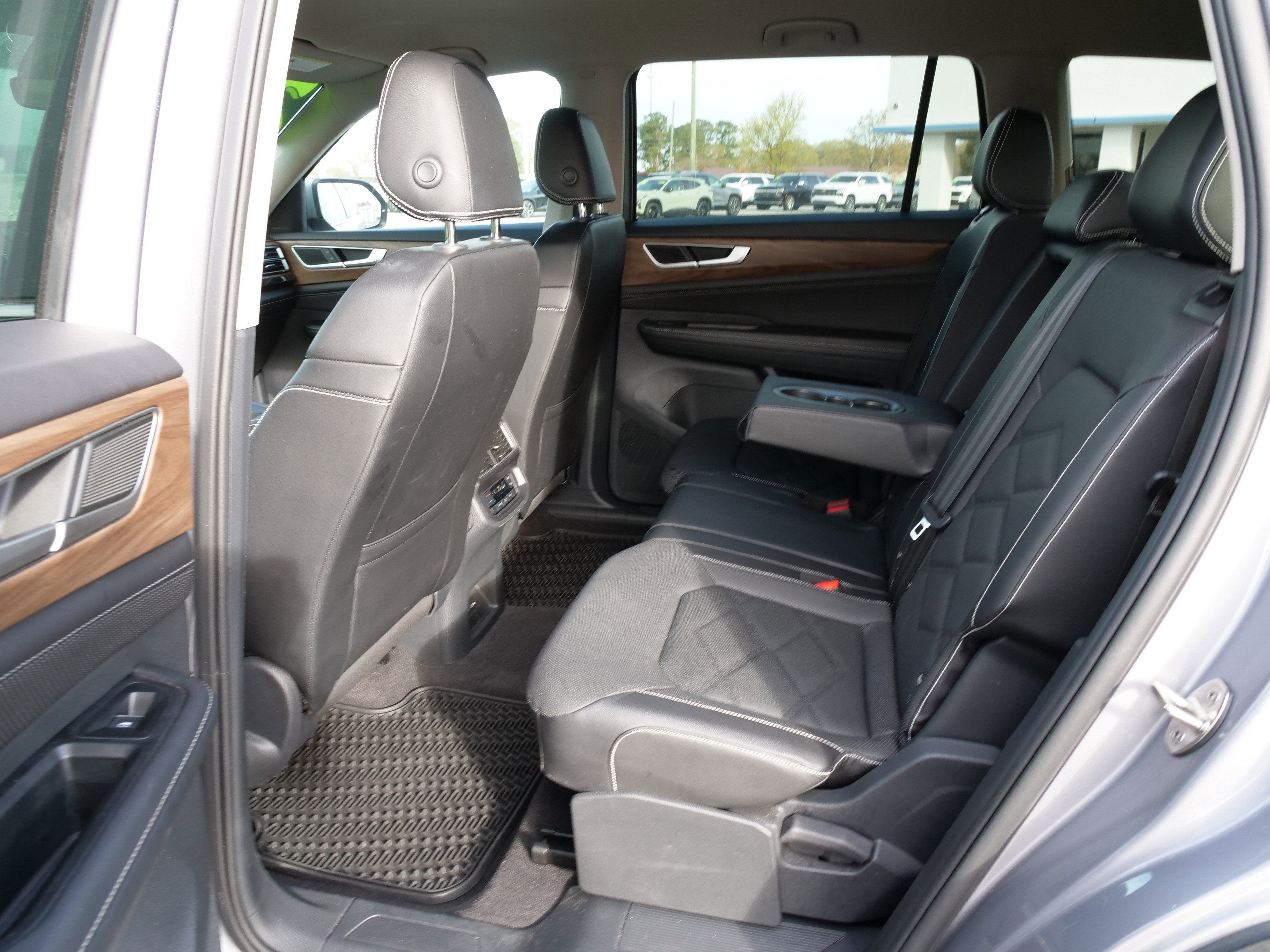 2024 Volkswagen Atlas 2.0T SE