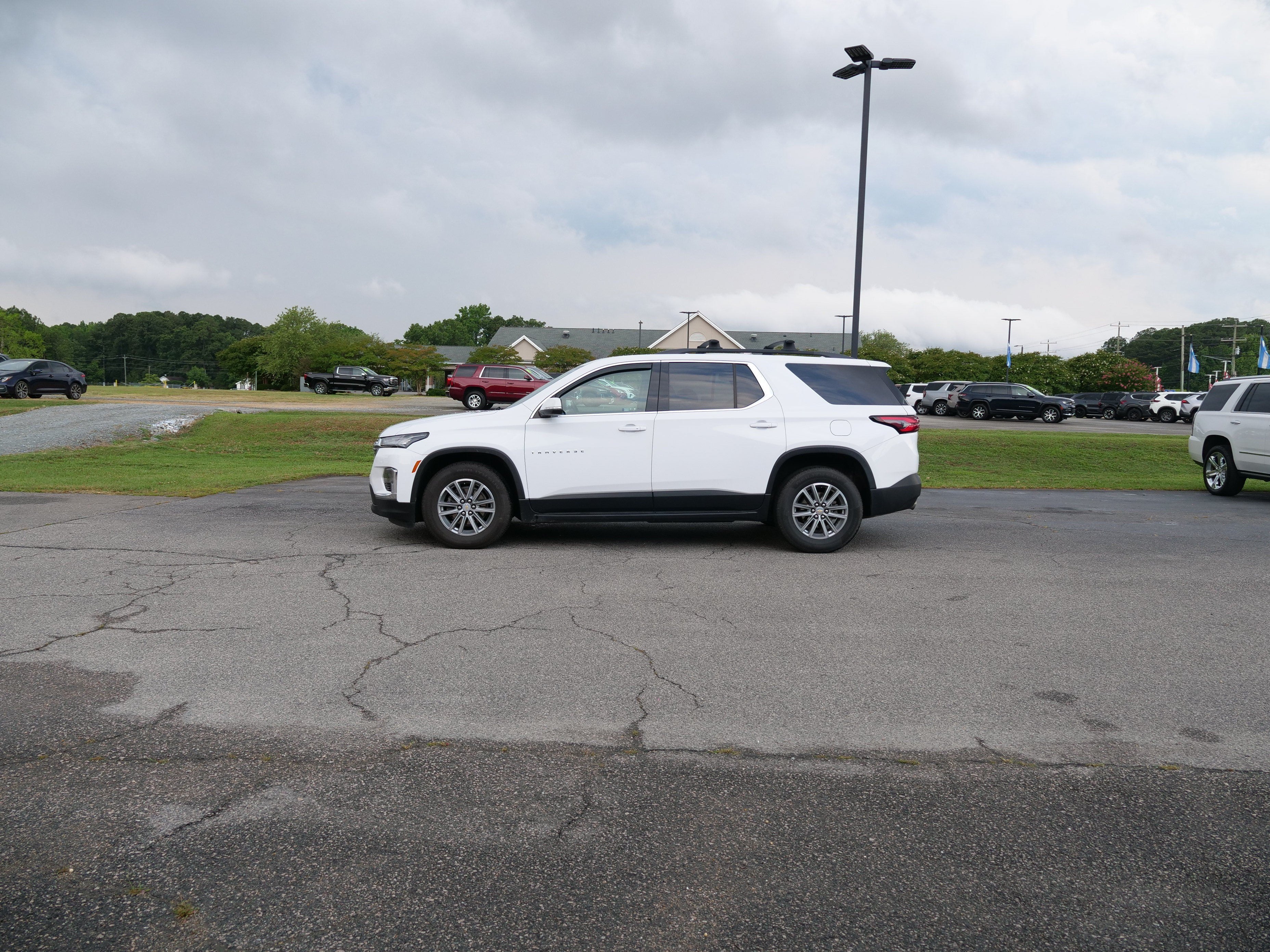 2022 Chevrolet Traverse LT Cloth