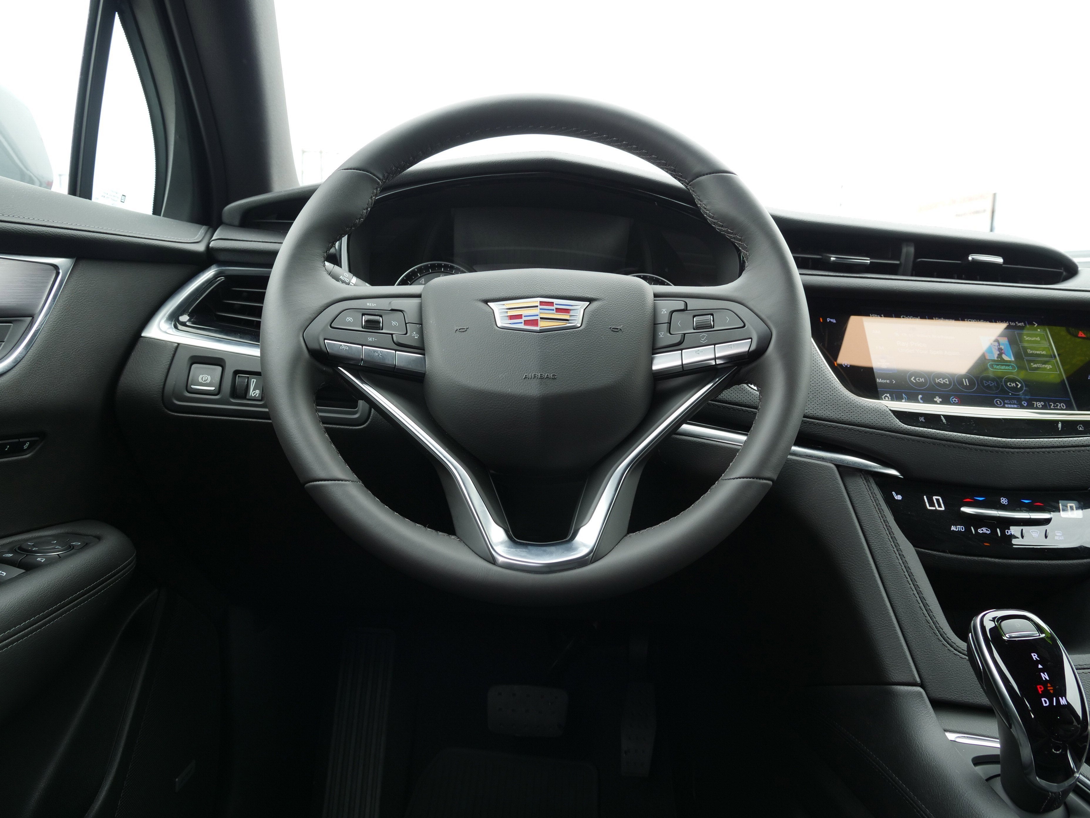 2025 Cadillac XT6 Luxury