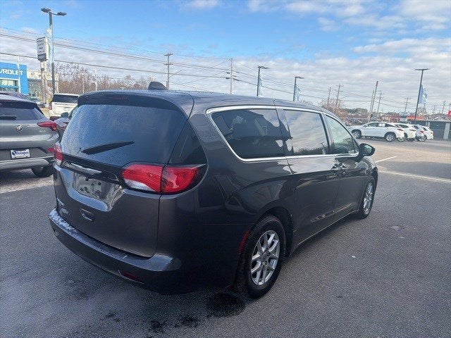 2022 Chrysler Voyager LX