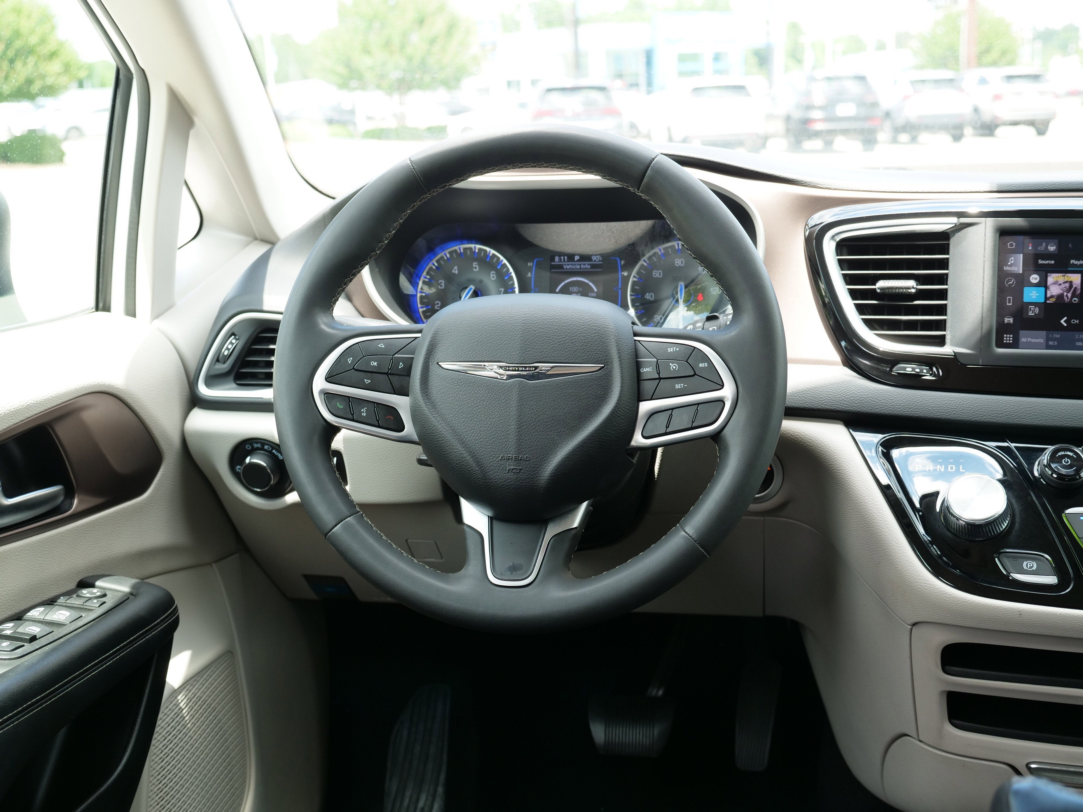2023 Chrysler Voyager LX