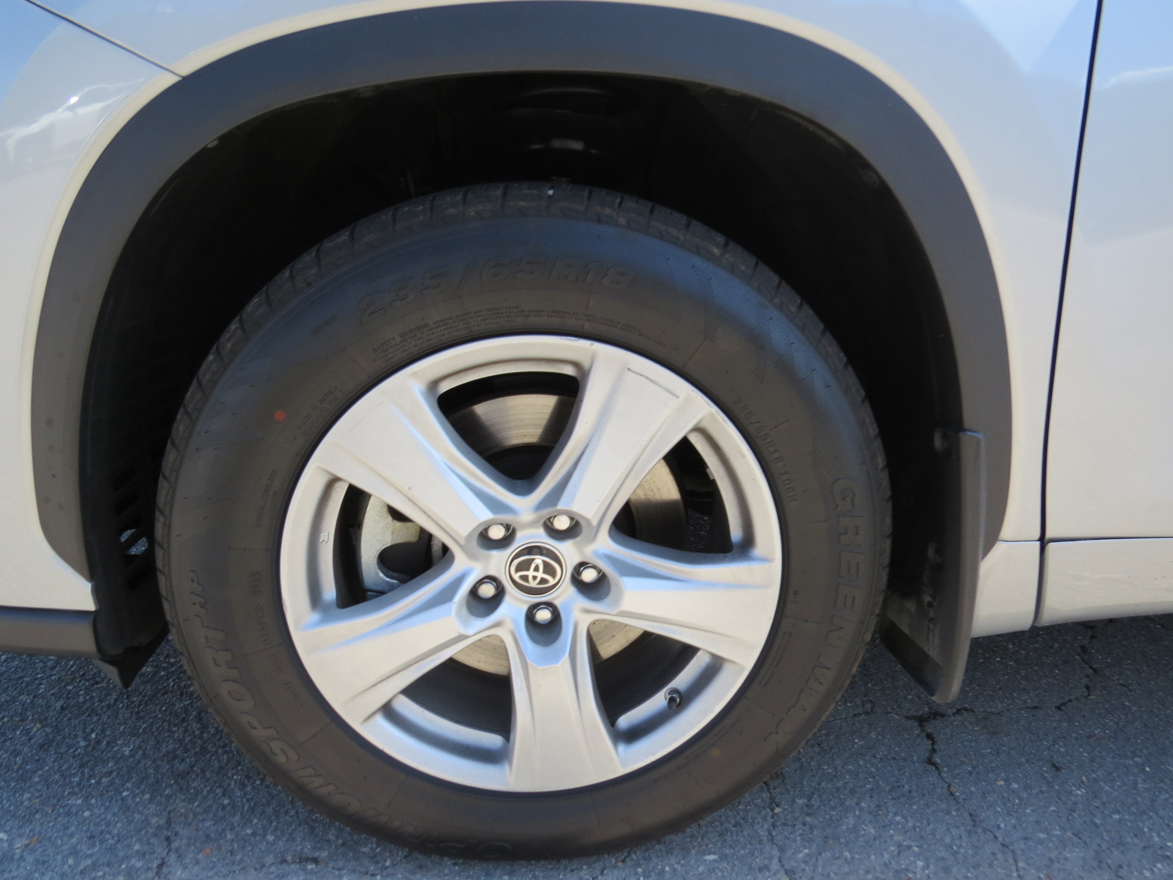 2023 Toyota Highlander L