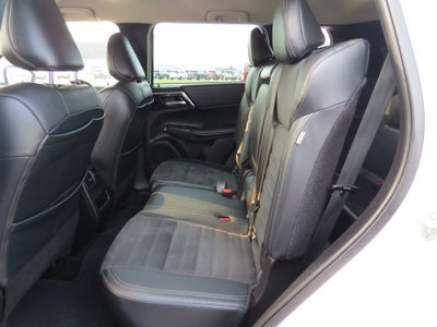 2023 Mitsubishi Outlander SE