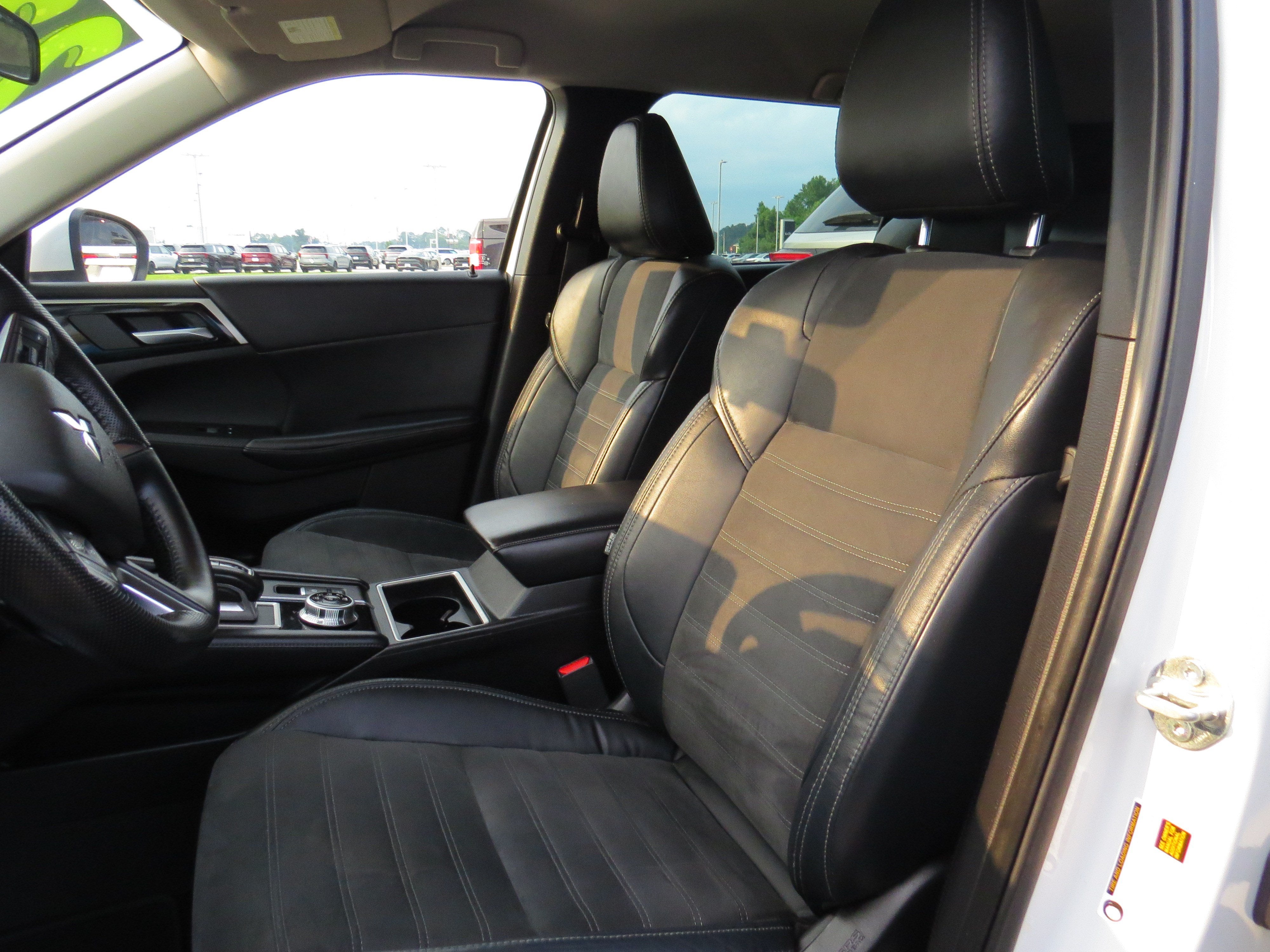 2023 Mitsubishi Outlander SE
