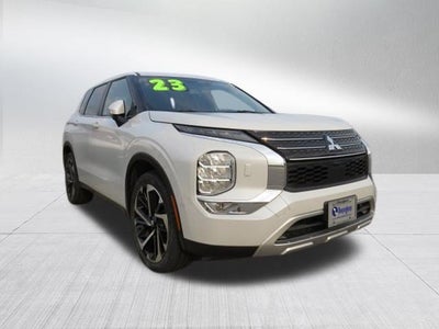2023 Mitsubishi Outlander SE