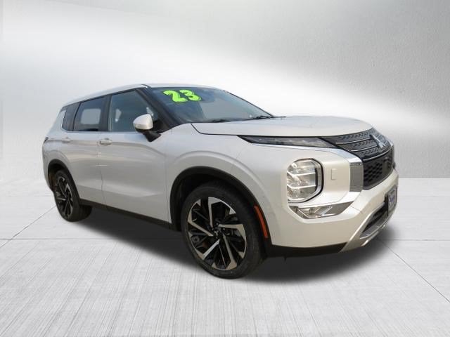 2023 Mitsubishi Outlander SE
