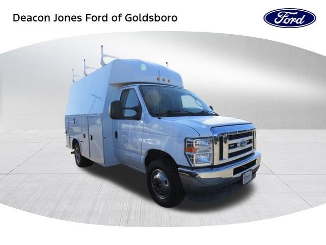 2024 Ford E-Series Cutaway Base