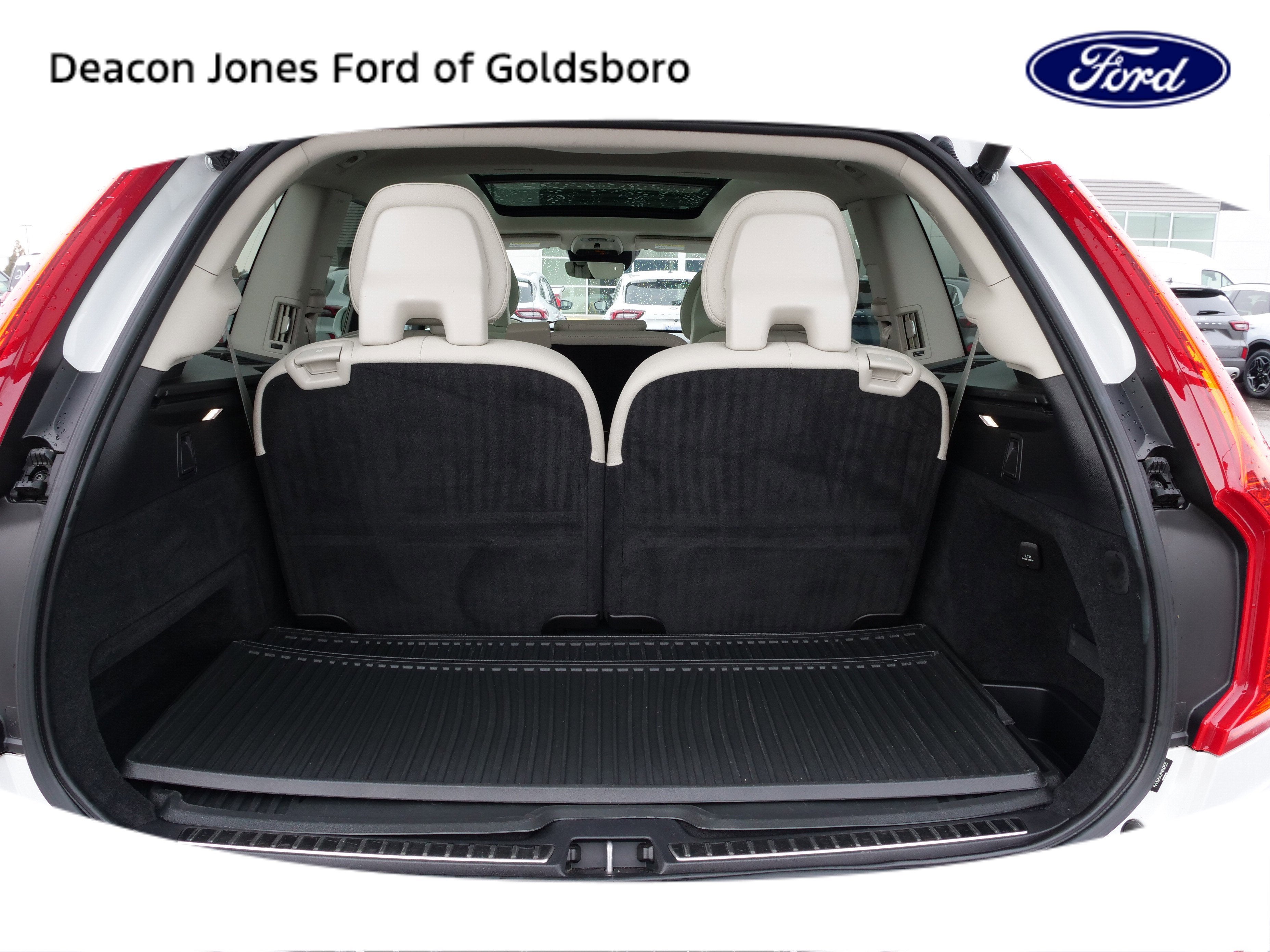 2021 Volvo XC90 Momentum