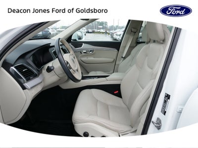 2021 Volvo XC90 Momentum