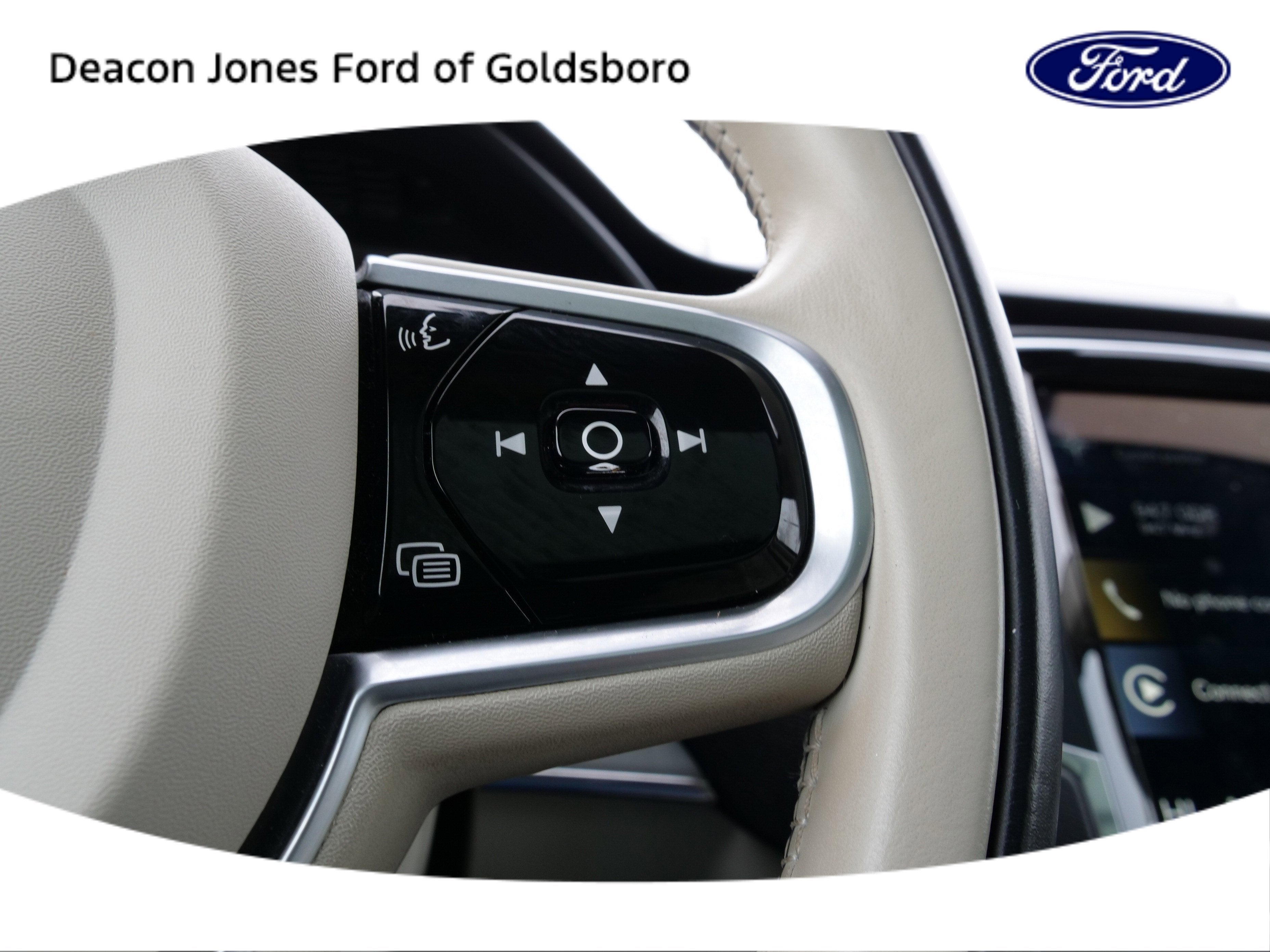 2021 Volvo XC90 Momentum