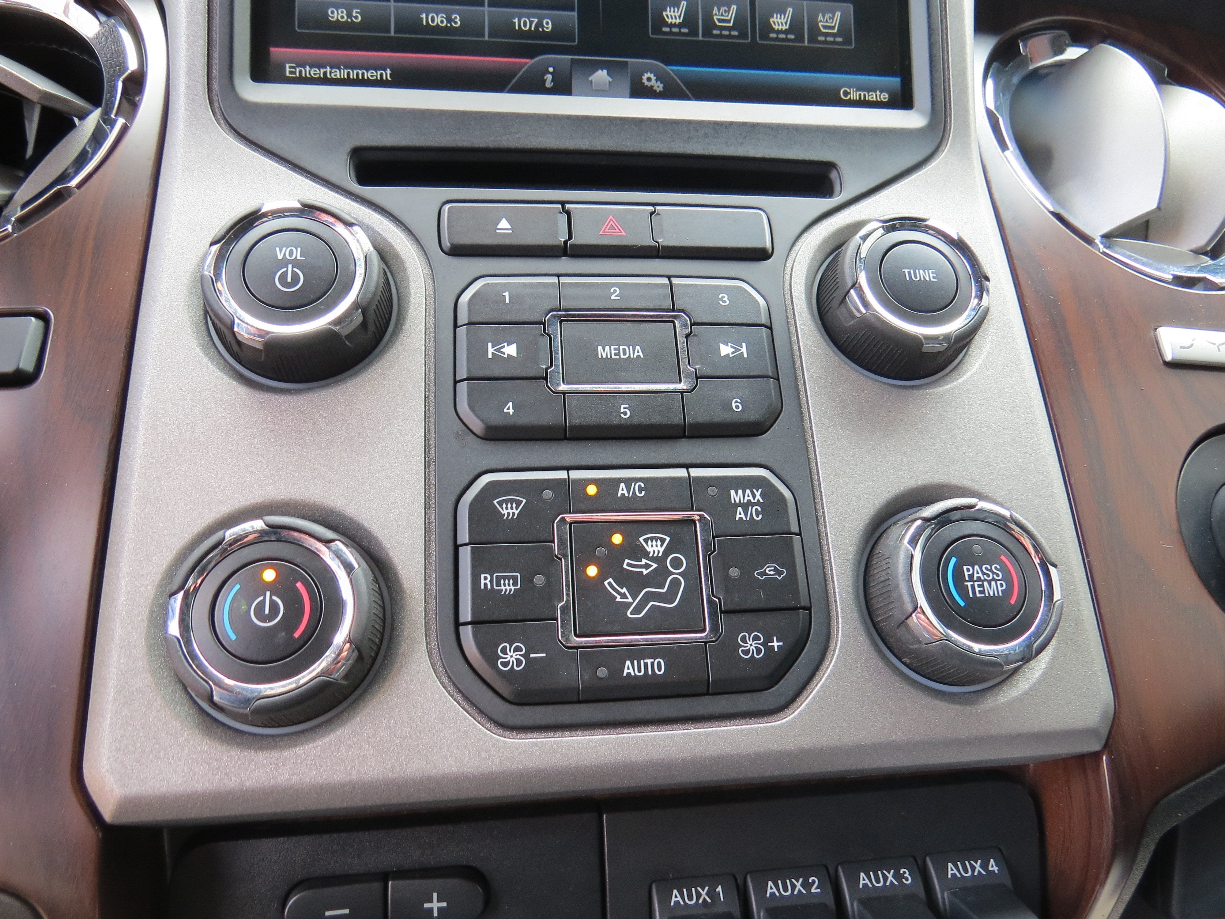 2015 Ford Super Duty F-350 SRW Lariat