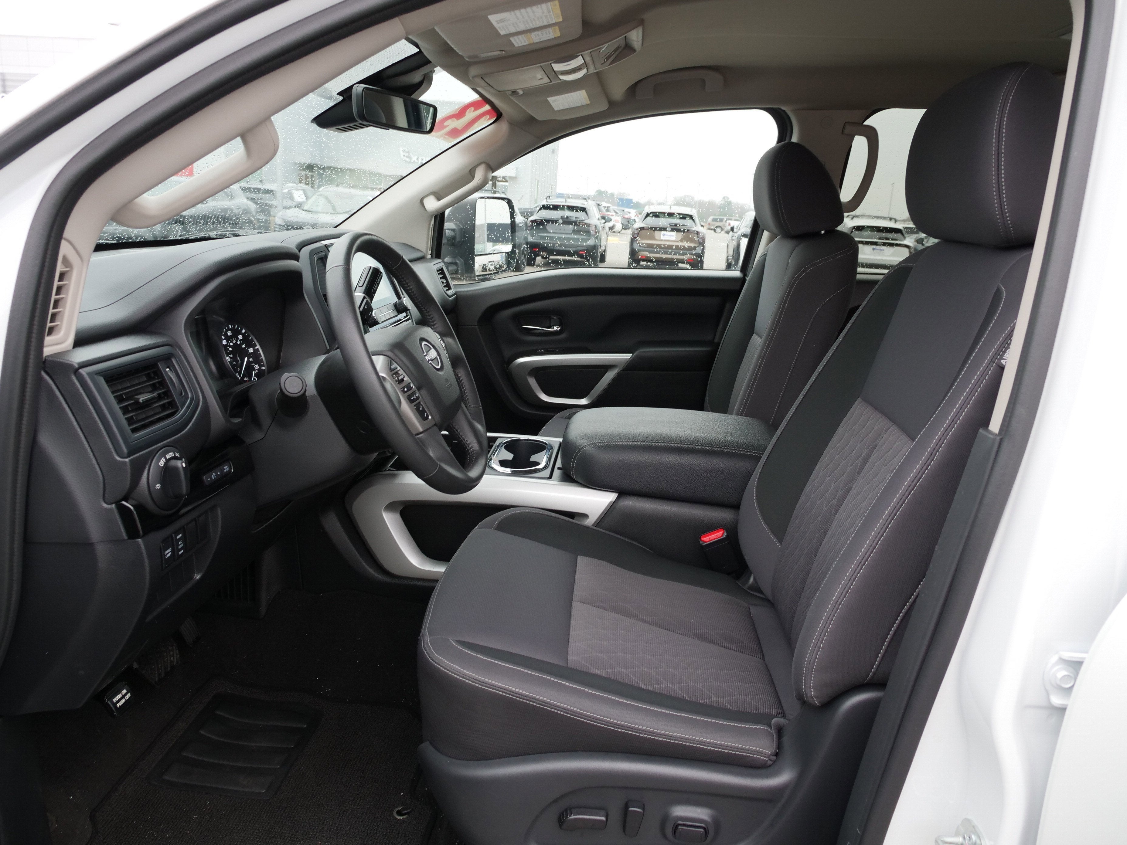 2023 Nissan Titan SV