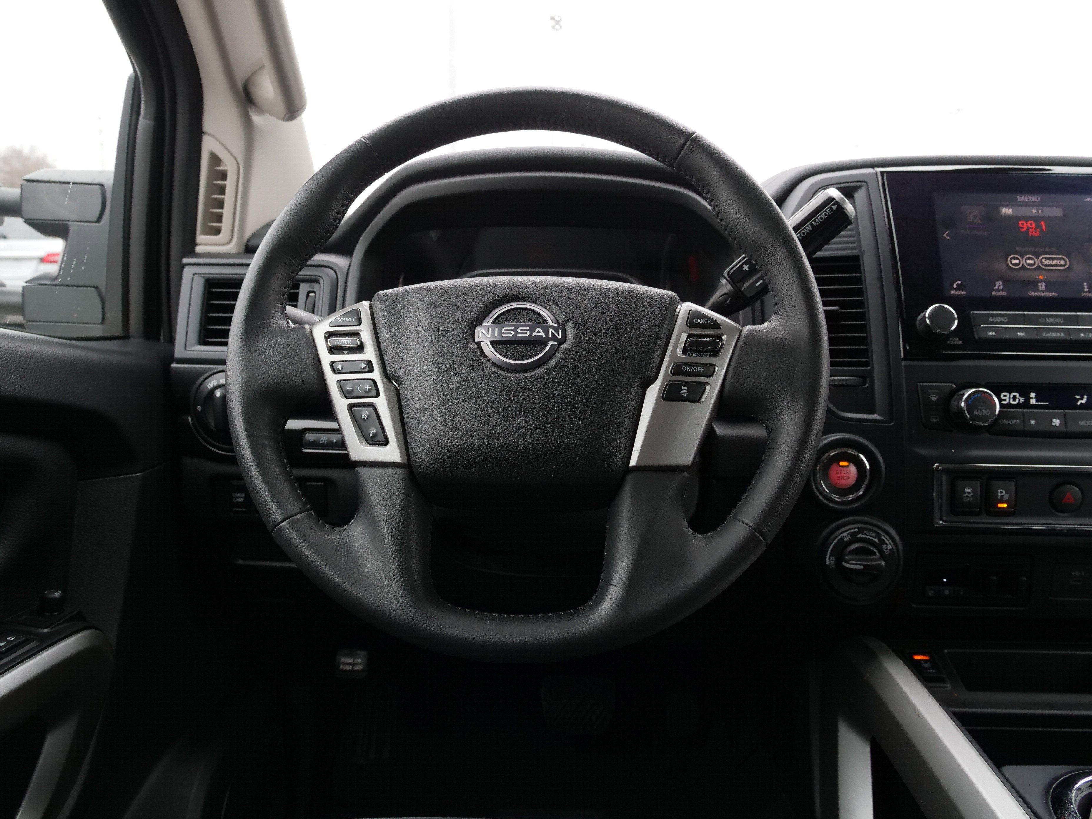 2023 Nissan Titan SV