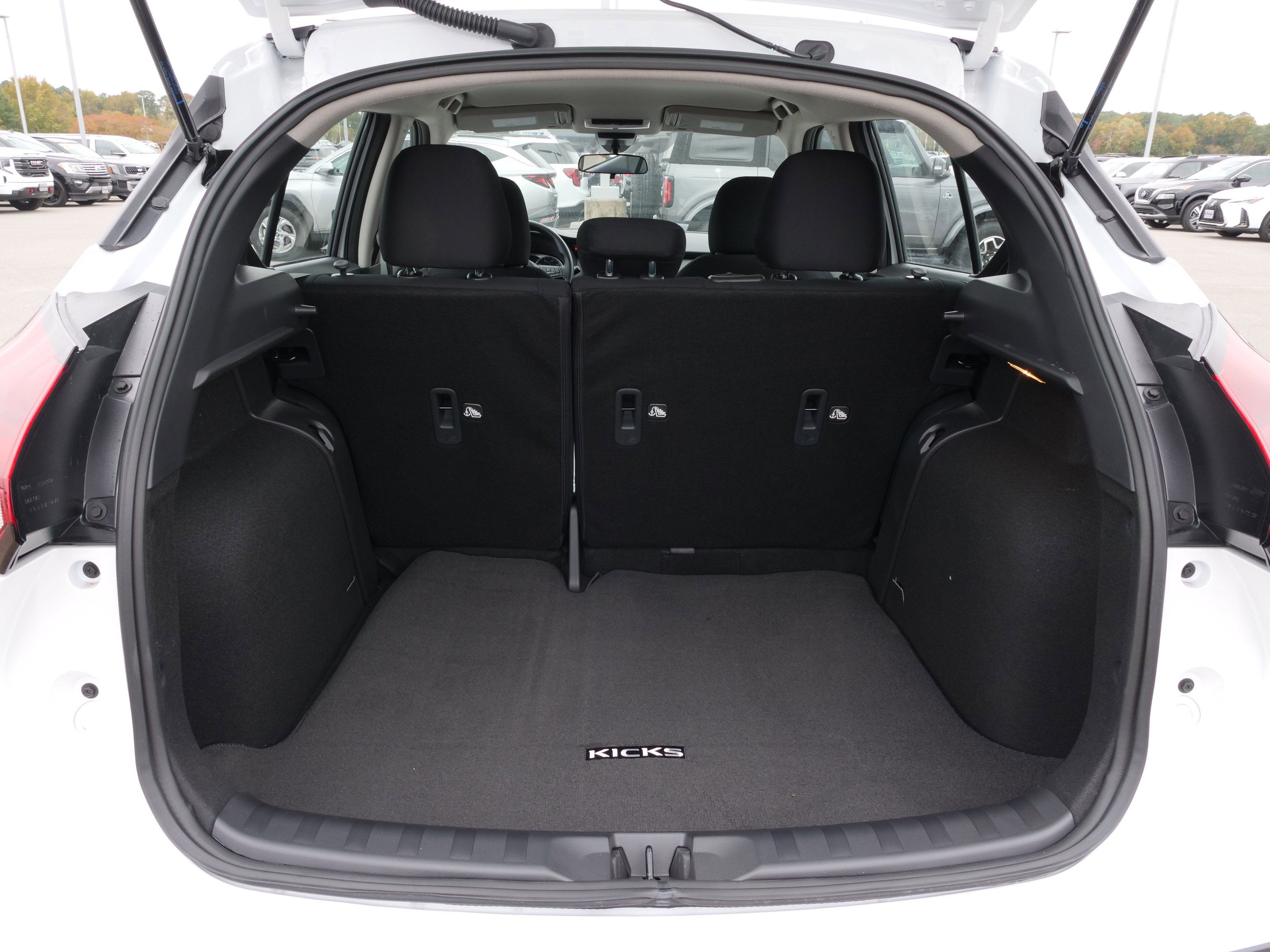 2025 Nissan Kicks Play S