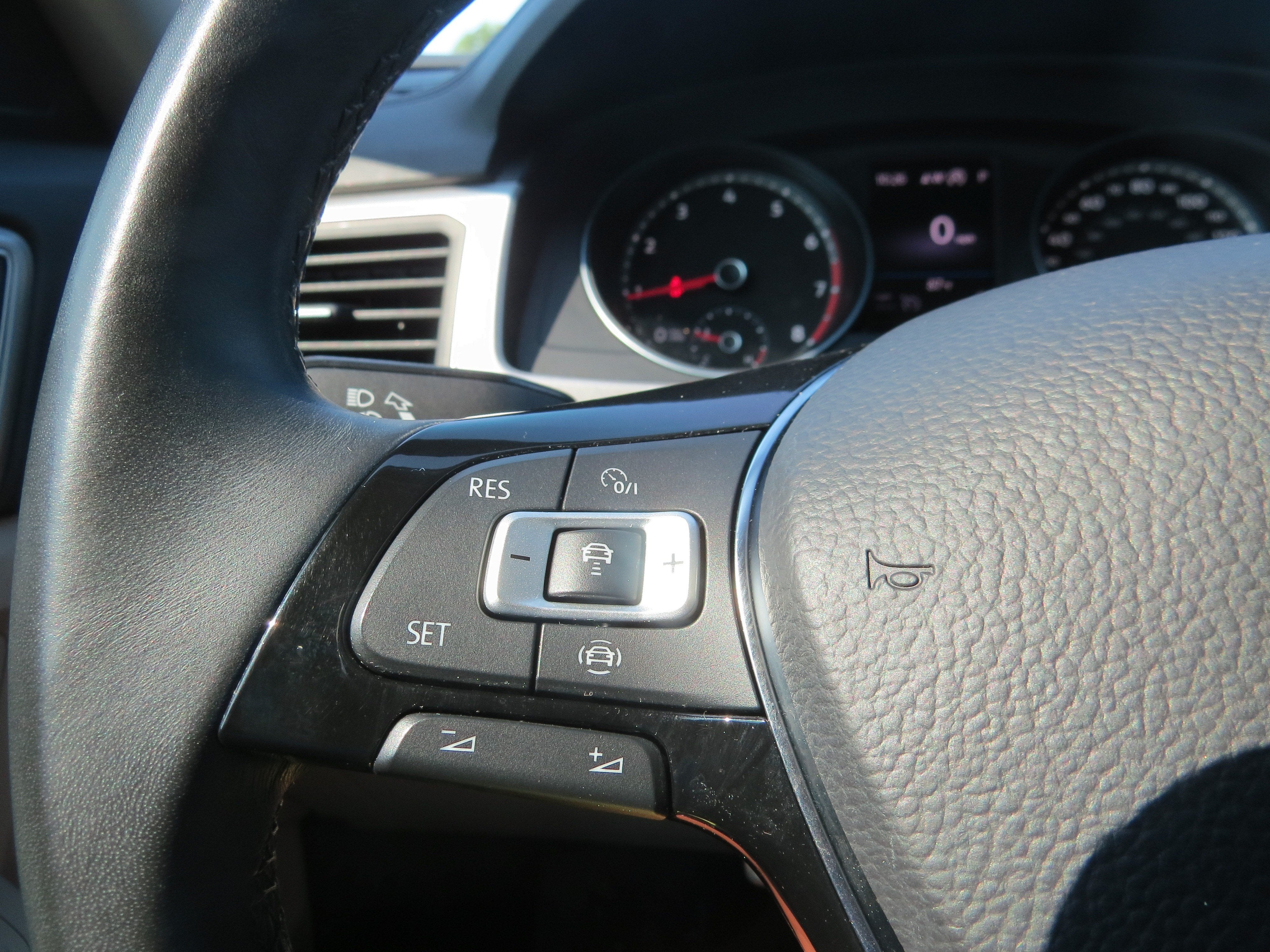 2019 Volkswagen Atlas 3.6L V6 SE w/Technology R-Line