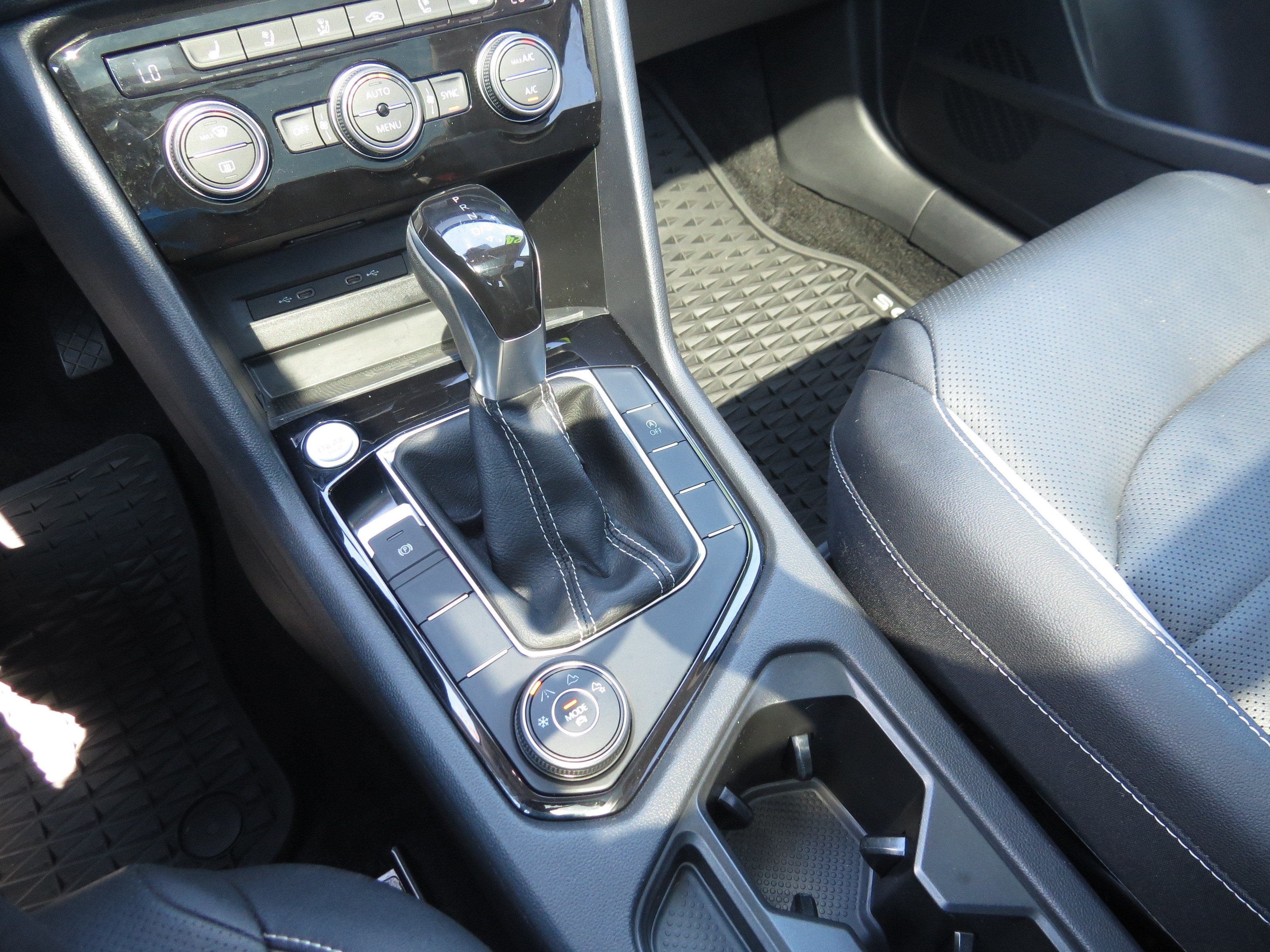 2024 Volkswagen Taos SEL