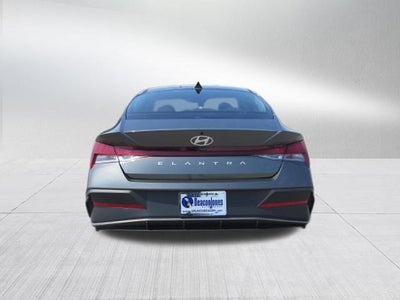 2025 Hyundai Elantra SE
