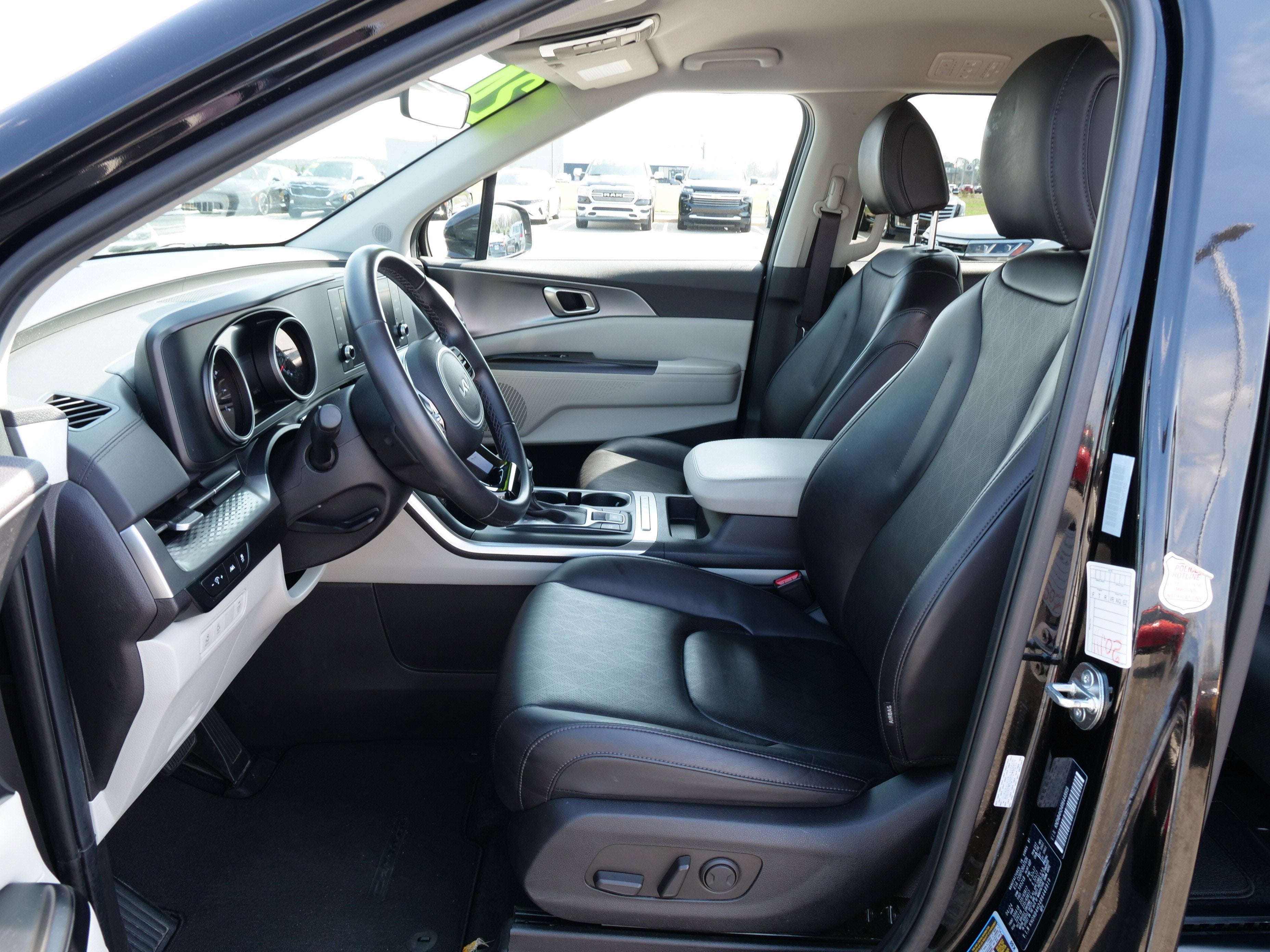 2024 Kia Carnival LX