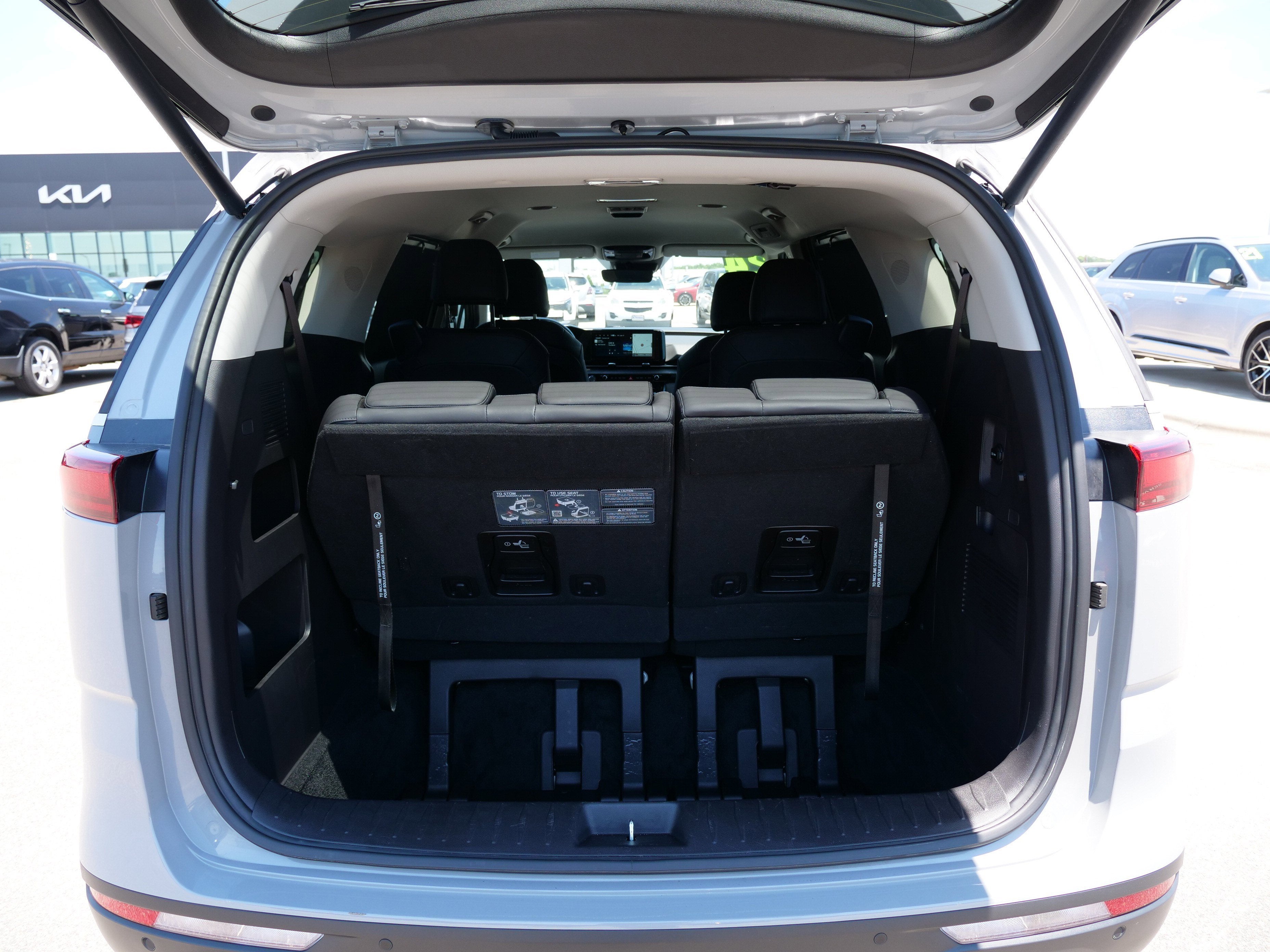 2024 Kia Carnival EX