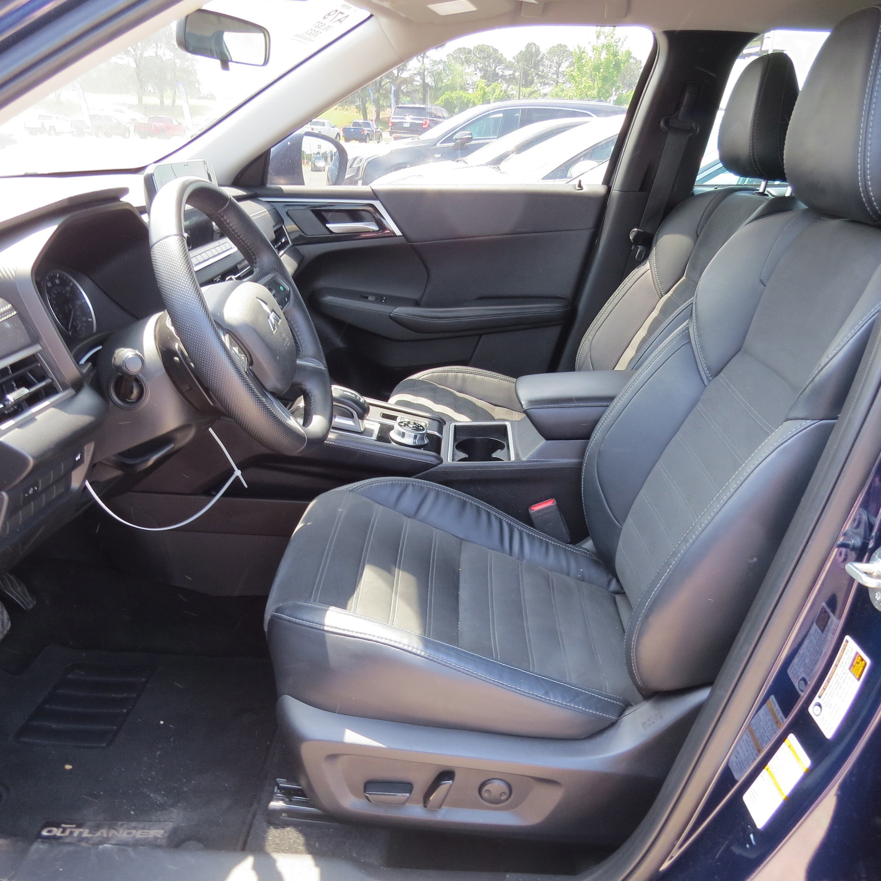 2023 Mitsubishi Outlander SE