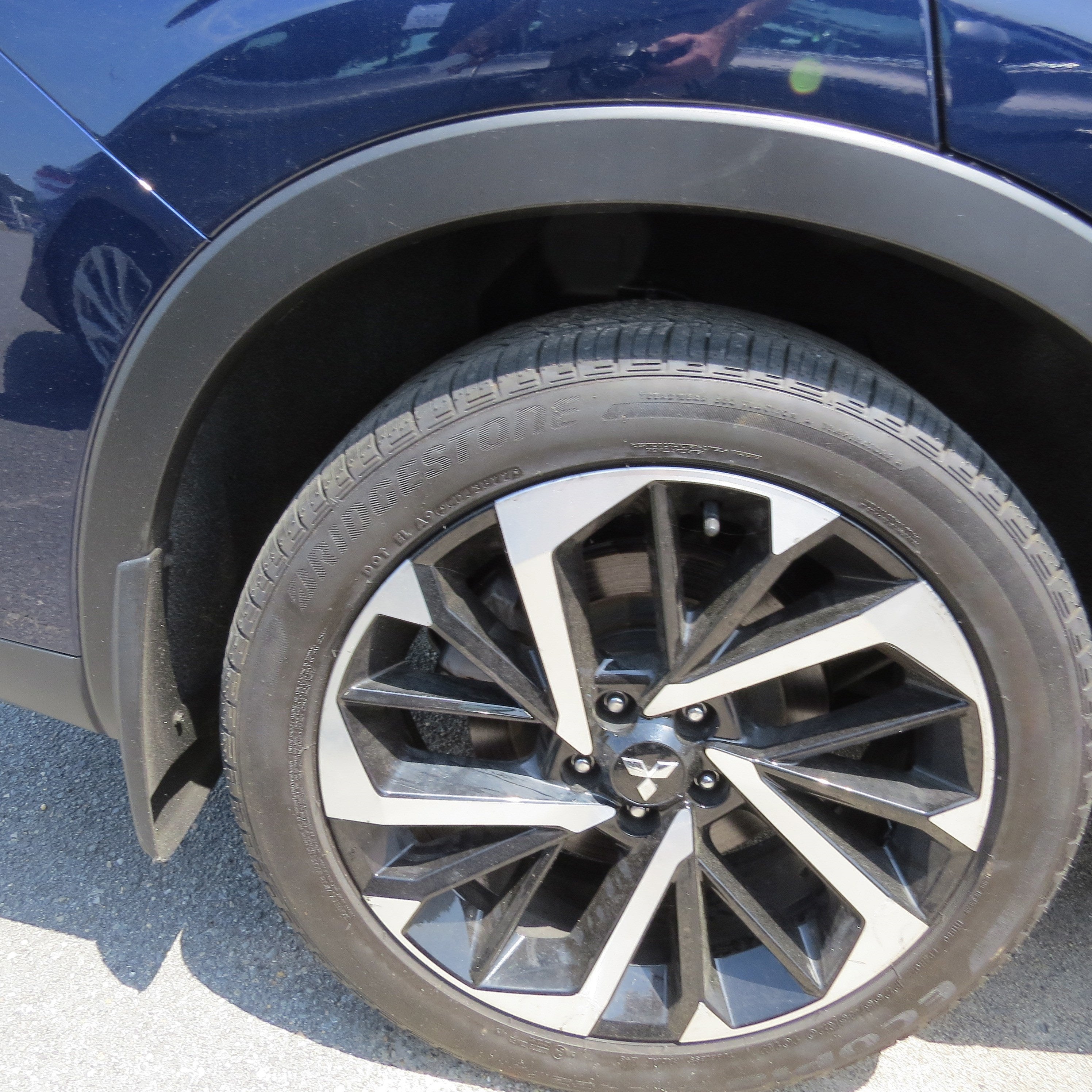 2023 Mitsubishi Outlander SE