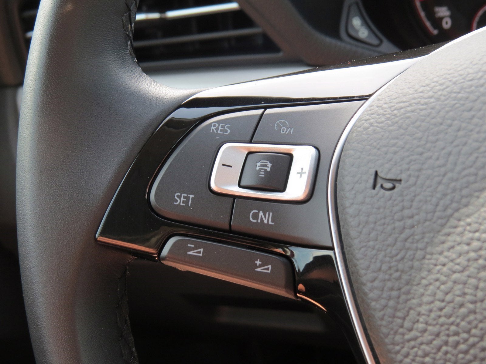 2020 Volkswagen Passat 2.0T SE