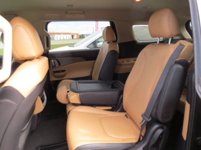 2024 Kia Carnival LX